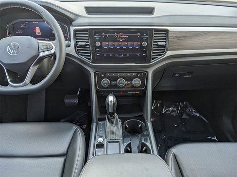 Certified 2023 Volkswagen Atlas SE w/ Panoramic Sunroof Package image 17