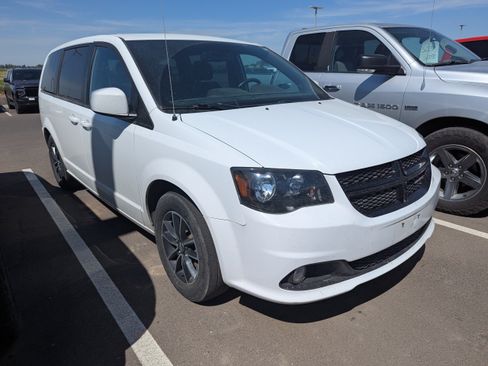 Used 2018 Dodge Grand Caravan SE FWD image 4