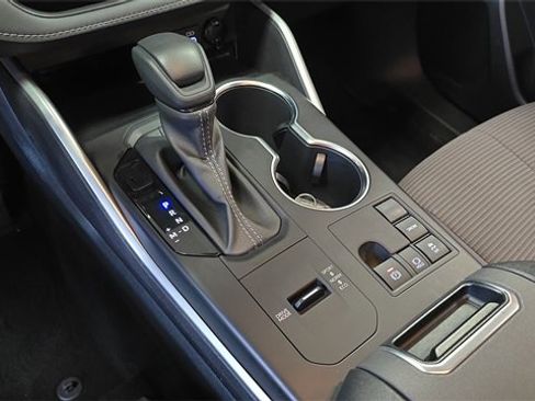 Used 2023 Toyota Highlander L image 20