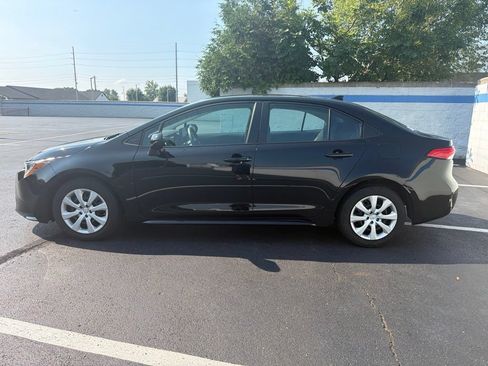 Used 2024 Toyota Corolla LE FWD image 2