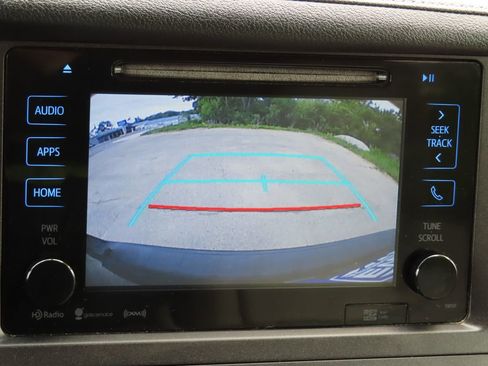 Used 2016 Toyota Sienna XLE w/ XLE Navigation Package FWD image 8