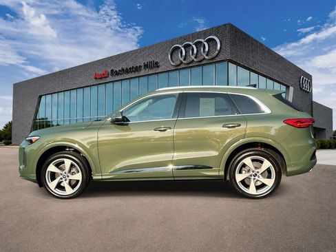 Certified 2025 Audi Q5 Premium w/ Premium Plus AWD/4WD image 2