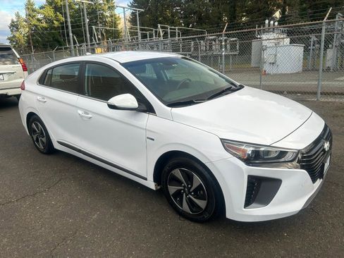 Used 2018 Hyundai Ioniq SEL image 3