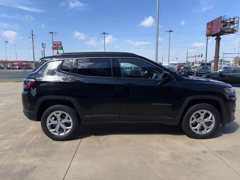 Used 2024 Jeep Compass Latitude image 6