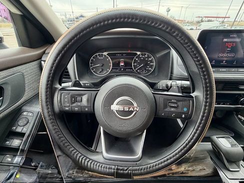 Used 2023 Nissan Rogue SV image 12