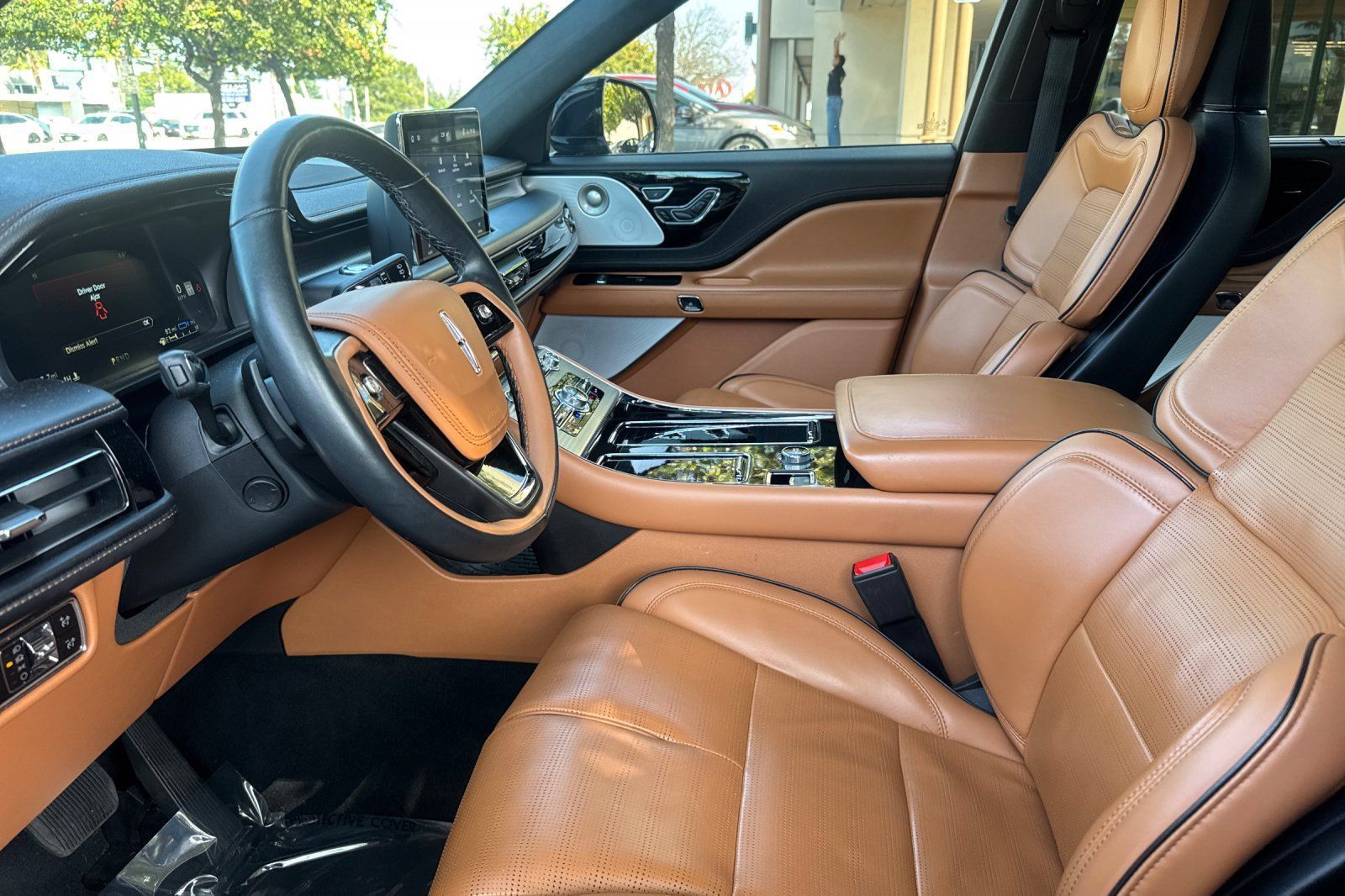 Used 2023 Lincoln Aviator Black Label Grand Touring w/ Class IV Trailer Tow Package AWD/4WD image 10
