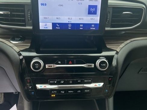 Used 2023 Ford Explorer Limited image 22