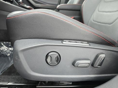 Certified 2025 Volkswagen Jetta GLI Autobahn w/ GLI Black Package image 28