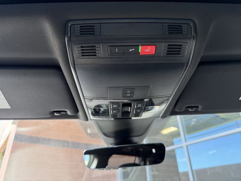 Used 2022 Volkswagen Tiguan SEL R-Line image 25