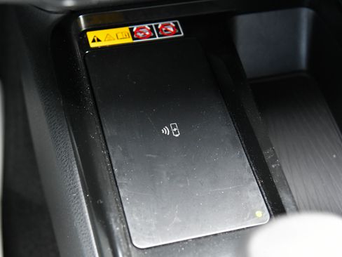 Used 2025 Toyota Camry LE image 24