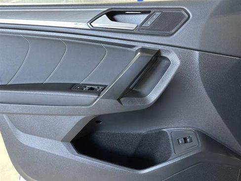 Certified 2022 Volkswagen Tiguan SE R-Line image 41