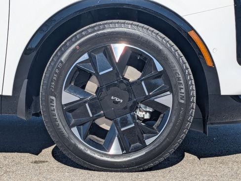 Used 2026 Kia Sportage SX image 11