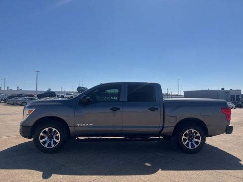Used 2019 Nissan Titan S image 12