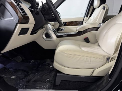 Used 2018 Land Rover Range Rover HSE image 15