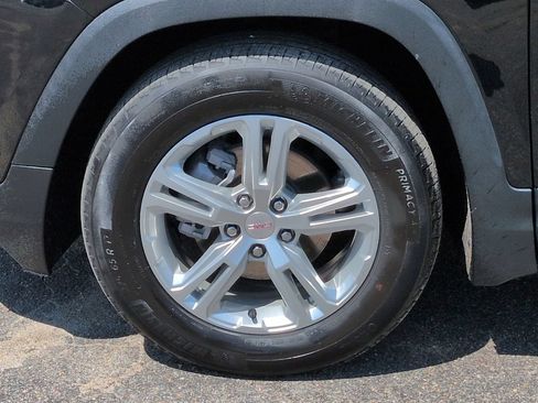 Used 2024 GMC Terrain SLE w/ Driver Convenience Package FWD image 11