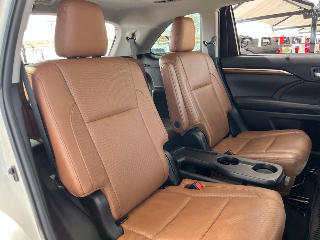 Used 2019 Toyota Highlander Limited Platinum AWD/4WD image 31