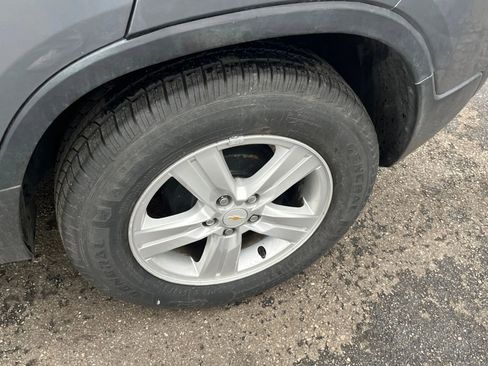 Used 2019 Chevrolet Trax LT w/ LT Convenience Package image 14