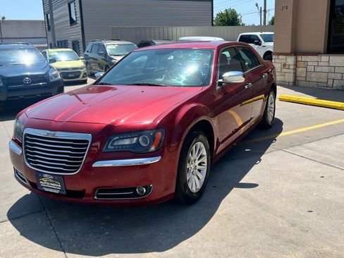 Used 2011 Chrysler 300 Limited RWD image 6