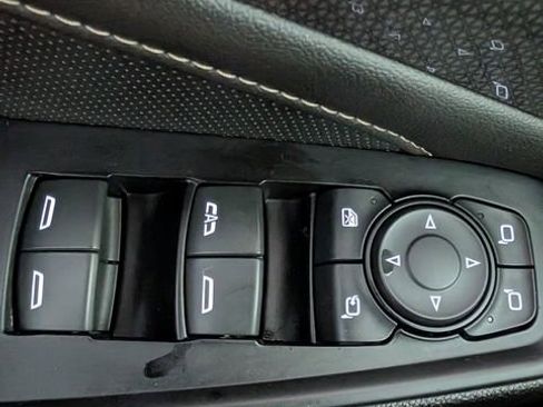 Used 2023 Chevrolet Traverse Premier FWD image 37