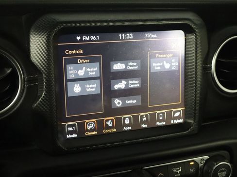 Used 2022 Jeep Wrangler Unlimited Sahara w/ Cold Weather Group AWD/4WD image 29