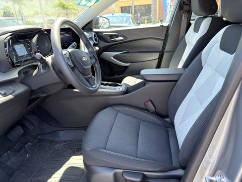 Used 2025 Chevrolet Trax LS image 20