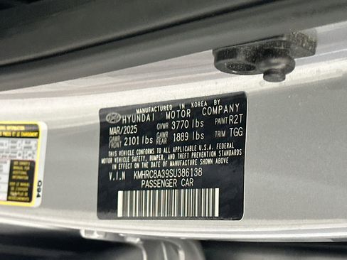 Used 2025 Hyundai Venue SEL FWD image 12