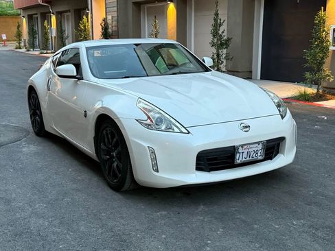 Used 2016 Nissan 370Z Coupe image 3