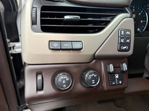 Used 2018 GMC Yukon XL Denali w/ Denali Ultimate Package AWD/4WD image 31