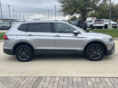 Certified 2022 Volkswagen Tiguan SE w/ Panoramic Sunroof Package image 11