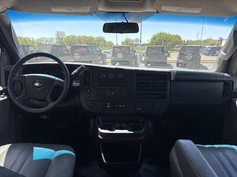 Used 2022 Chevrolet Express 2500 LS RWD image 3