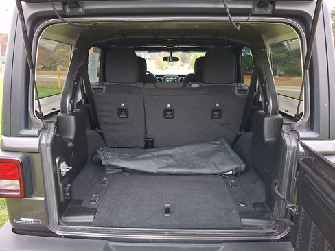 Used 2019 Jeep Wrangler Unlimited Sport S image 29