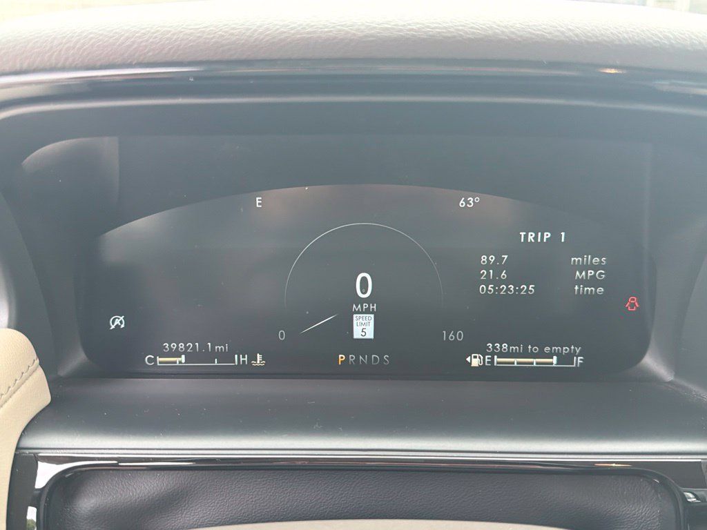 Used 2023 Lincoln Nautilus Reserve AWD/4WD image 3