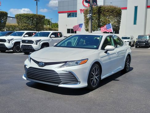 Used 2022 Toyota Camry XLE image 6