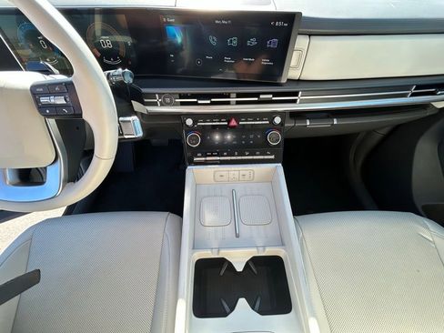 Used 2025 Hyundai Santa Fe SEL AWD/4WD image 17