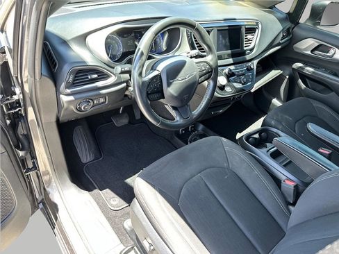 Used 2019 Chrysler Pacifica Touring Plus w/ S Appearance Package FWD image 10
