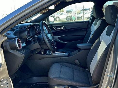 Certified 2024 Chevrolet Trax RS w/ Driver Confidence Package image 27