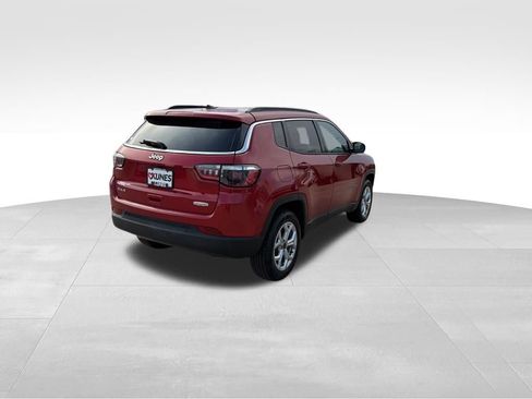 Used 2025 Jeep Compass Latitude AWD/4WD image 11