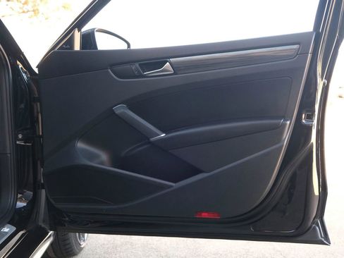 Used 2022 Volkswagen Passat 2.0T R-Line image 22