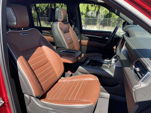 Used 2023 GMC Yukon XL Denali Ultimate AWD/4WD image 29