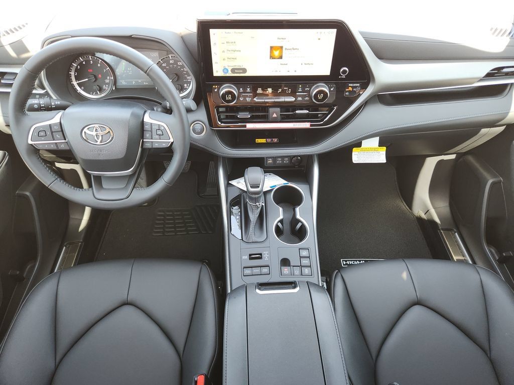 New 2026 Toyota Highlander AWD image 15