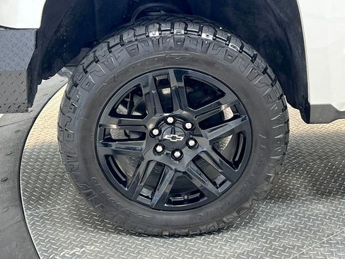 Used 2018 Chevrolet Silverado 1500 LTZ Z71 w/ LTZ Plus Package AWD/4WD image 36