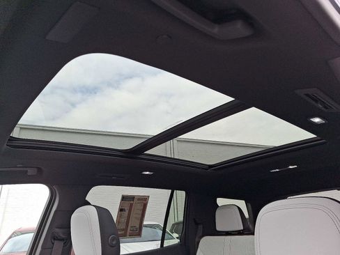 New 2026 Chevrolet Traverse High Country image 9