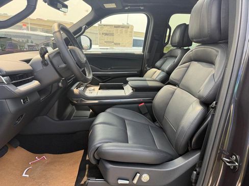 New 2025 Lincoln Navigator Reserve w/ Jet Appearance Package image 14