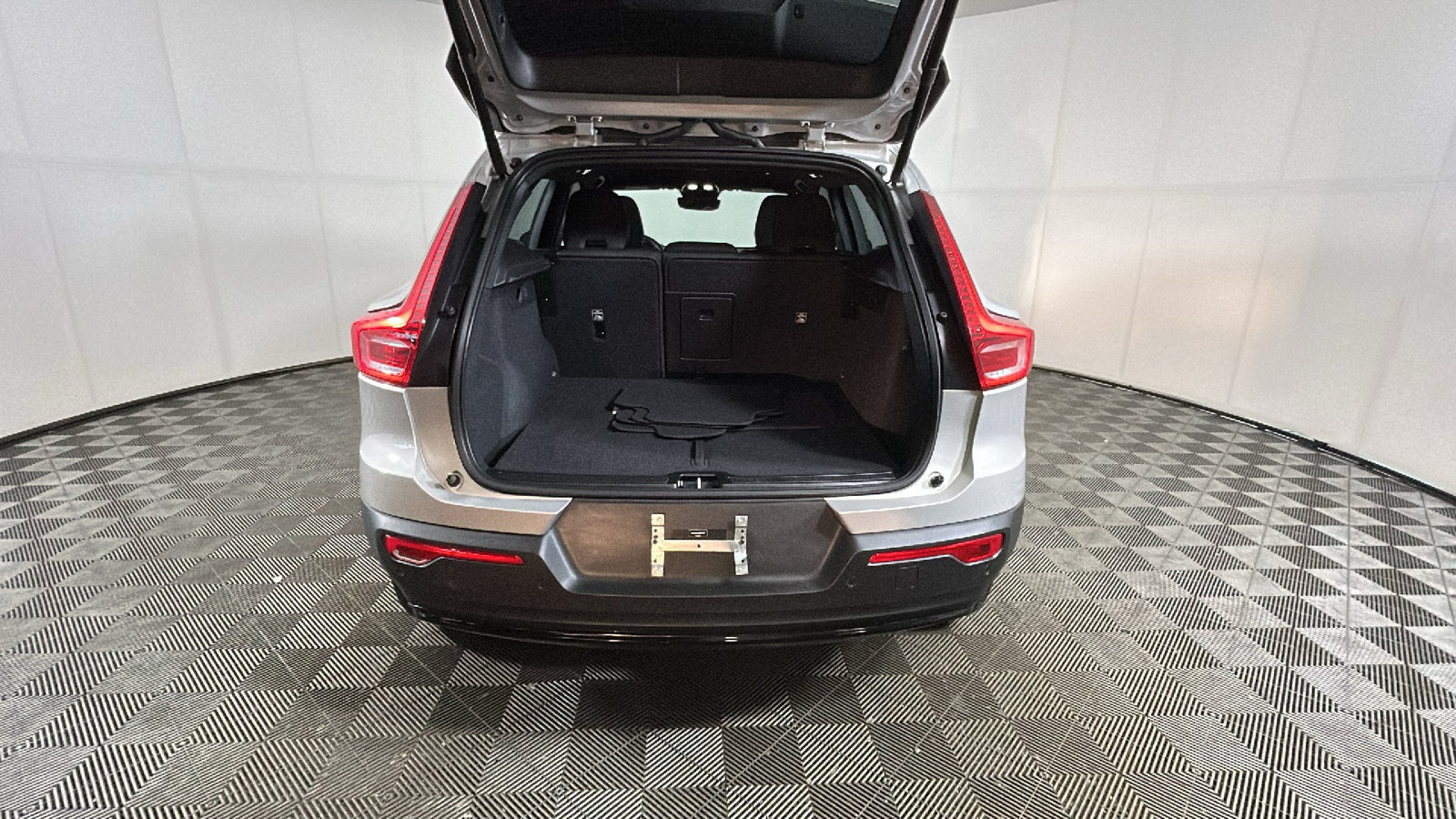 Used 2023 Volvo XC40 Recharge Plus AWD/4WD image 30