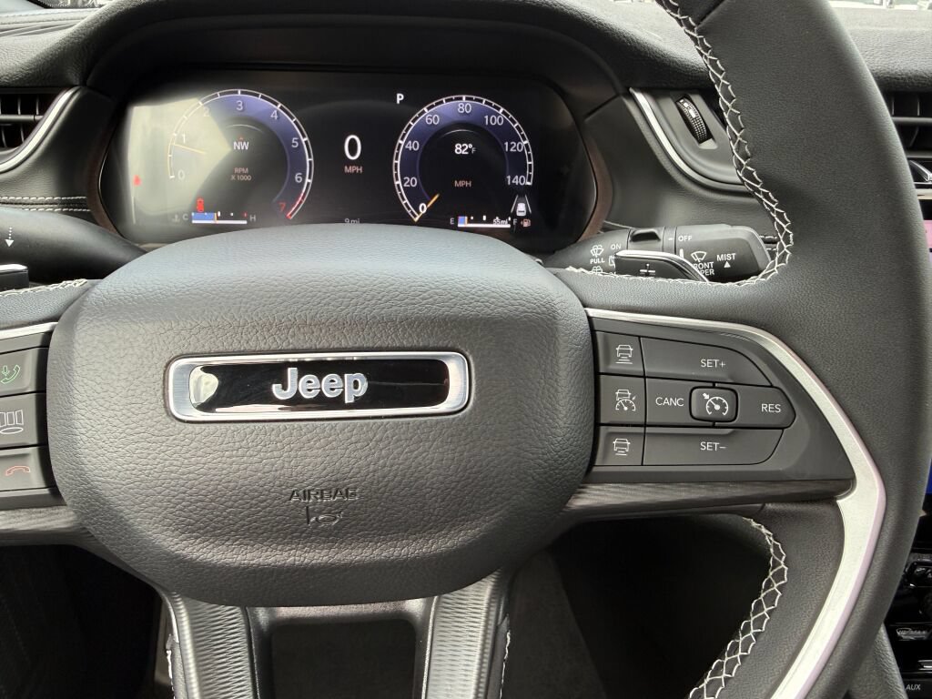 New 2027 Jeep Grand Cherokee Laredo AWD/4WD image 16