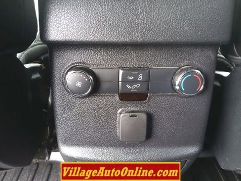 Used 2017 Ford Explorer XLT w/ XLT Technology Feature Bundle AWD/4WD image 33