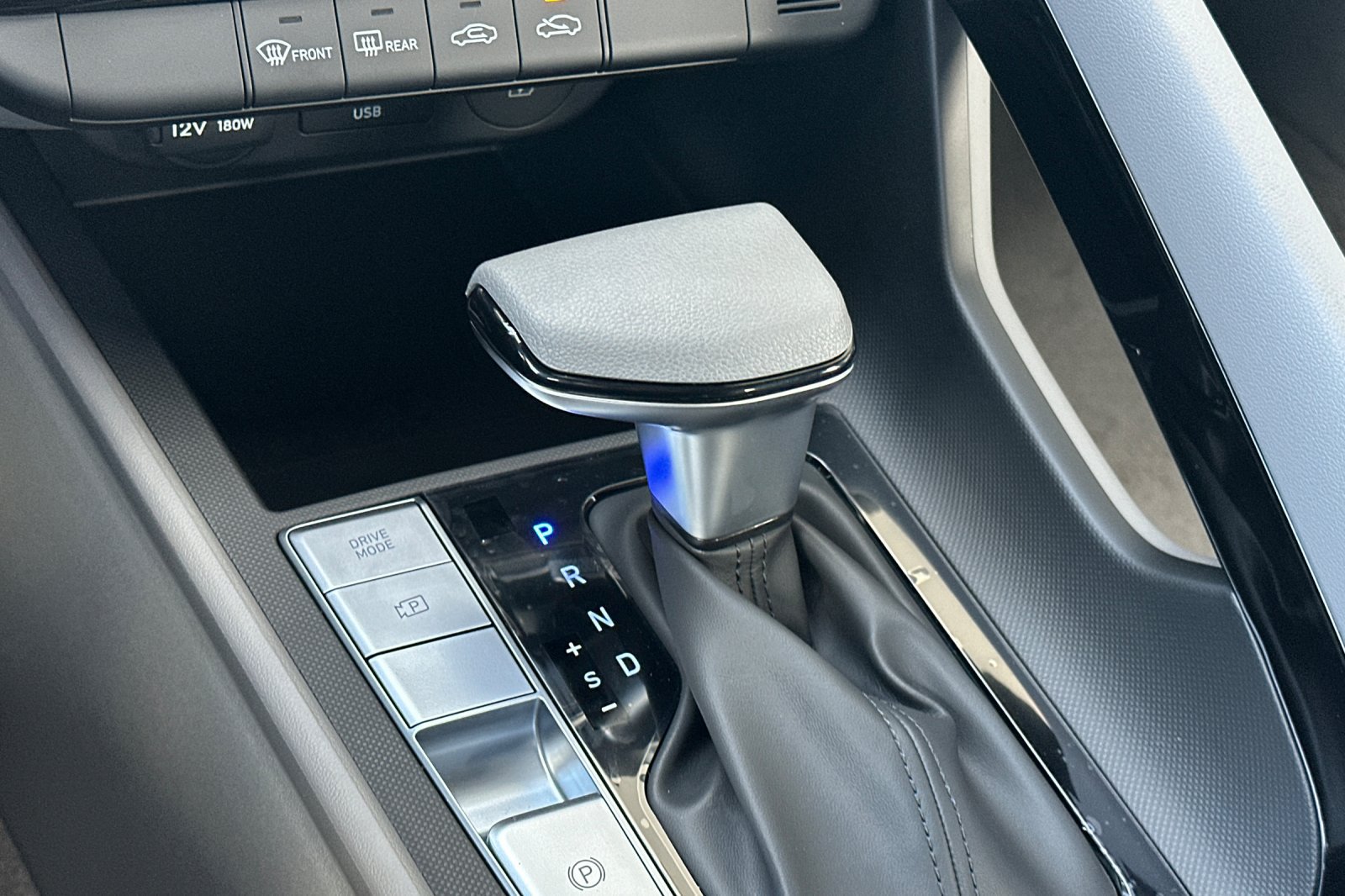 New 2026 Hyundai Elantra Hybrid FWD image 21