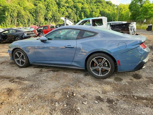 Used 2025 Ford Mustang Coupe RWD image 3