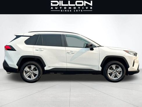 Used 2022 Toyota RAV4 LE AWD/4WD image 3