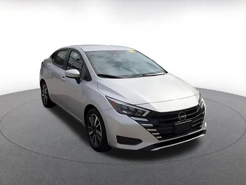 Used 2025 Nissan Versa SV FWD image 3